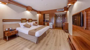 هتل سفیر اصفهان - اتاق 2 تخته (1 تخت 2 نفره)