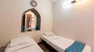 هتل سرای اردیبهشت اصفهان - اتاق 2 تخته (2 تخت 1 نفره)