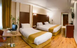 هتل پیروزی اصفهان - اتاق 3 تخته (1 تخت 2 نفره 1 تخت 1 نفره)