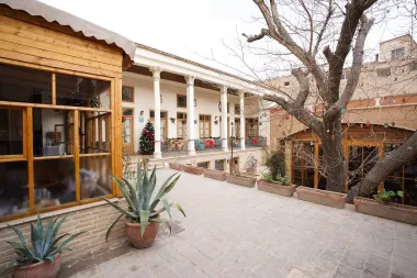 اقامتگاه سنتی میدان کوچک اصفهان - نمای محوطه