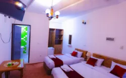 هتل گل افرا شیراز - اتاق 3 تخته (1 تخت 2 نفره 1 تخت 1 نفره)