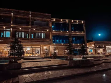 هتل قصر یازده شیراز - نمای بیرونی 