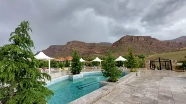 هتل قصر یازده شیراز - نمای محوطه