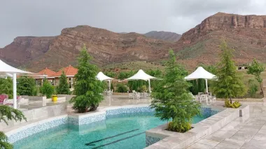 هتل قصر یازده شیراز - نمای محوطه 