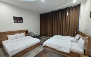 هتل قصر یازده شیراز - اتاق 4 تخته (1 تخت 2 نفره 2 تخت 1 نفره)