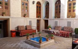 اقامتگاه سنتی سپهری شیراز - نمای محوطه