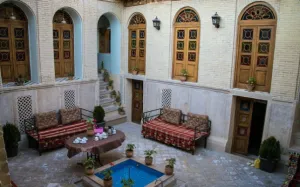 اقامتگاه سنتی سپهری شیراز - نمای محوطه