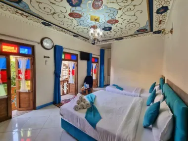 هتل پنج دری شیراز - اتاق 3 تخته (1 تخت 2 نفره 1 تخت 1 نفره)