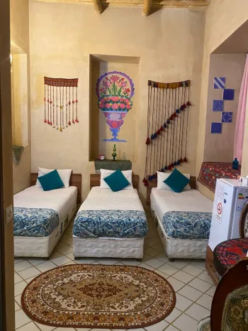 هتل ماه منیر شیراز - اتاق 3 تخته (3 تخت 1 نفره)