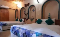 هتل ماه منیر شیراز - اتاق 4 تخته (2 تخت 2 نفره)