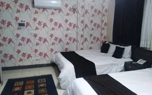 هتل قوام شیراز - اتاق 3 تخته (1 تخت 2 نفره 1 تخت 1 نفره)