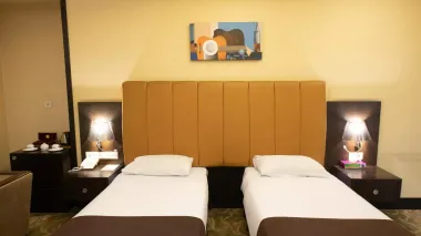 هتل رویال شیراز - اتاق 2 تخته (2 تخت 1 نفره)