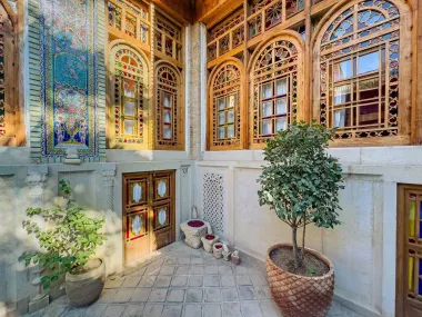 هتل بوتیک ایران مهر شیراز - نمای محوطه