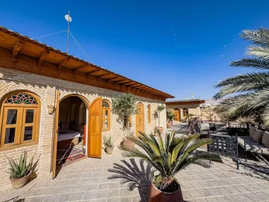 هتل بوتیک ایران مهر شیراز - نمای محوطه
