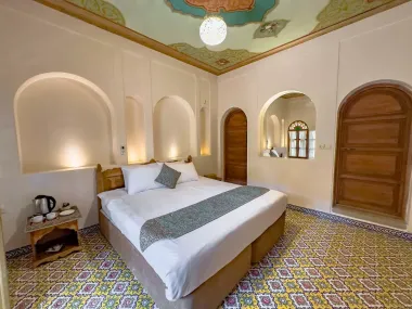 هتل بوتیک ایران مهر شیراز - اتاق 2 تخته (1 تخت 2 نفره)