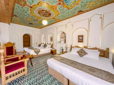 هتل بوتیک ایران مهر شیراز - اتاق 4 تخته (1 تخت 2 نفره 2 تخت 1 نفره)