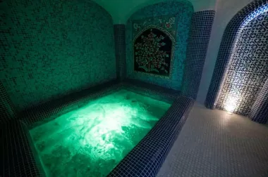 اقامتگاه بومگردی عمارت هفت رنگ شیراز - جکوزی