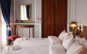 اقامتگاه بومگردی والاد شیراز - نمای اتاق 