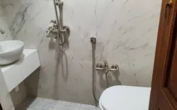 اقامتگاه بومگردی والاد شیراز - سرویس بهداشتی و حمام 