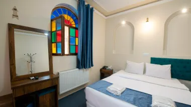 اقامتگاه سنتی درباری شیراز - اتاق 2 تخته (1 تخت 2 نفره)