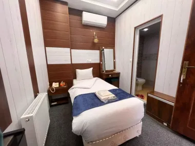 اقامتگاه سنتی درباری شیراز - اتاق 1 تخته (1 تخت 1 نفره)