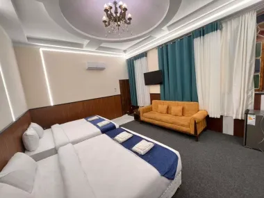 اقامتگاه سنتی درباری شیراز - اتاق 4 تخته (2 تخت 2 نفره)