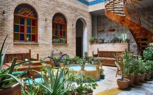 اقامتگاه سنتی درباری شیراز - نمای محوطه