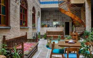 اقامتگاه سنتی درباری شیراز - نمای محوطه