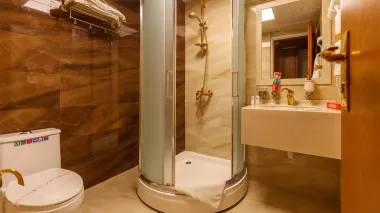 هتل آریو برزن شیراز - سرویس بهداشتی و حمام