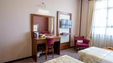 هتل بین الحرمین شیراز - اتاق 2 تخته (2 تخت 1 نفره)