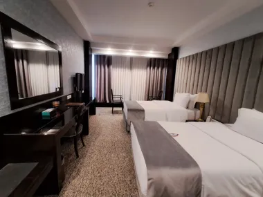 هتل بزرگ چمران شیراز - اتاق 2 تخته (2 تخت 1 نفره)