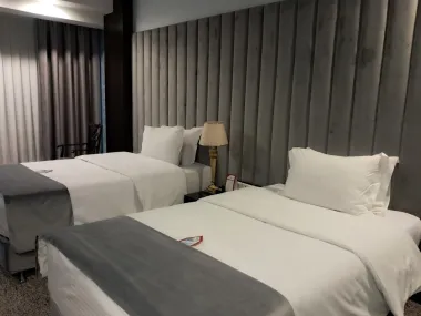 هتل بزرگ چمران شیراز - اتاق 2 تخته (2 تخت 1 نفره)