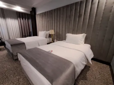 هتل بزرگ چمران شیراز - اتاق 2 تخته (2 تخت 1 نفره)