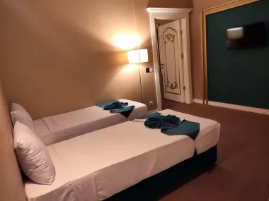 هتل امپراطور مشهد - اتاق 2 تخته (2 تخت 1 نفره)