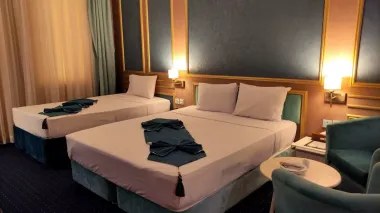 هتل امپراطور مشهد - اتاق 3 تخته (1 تخت 2 نفره و 1 تخت 1 نفره)