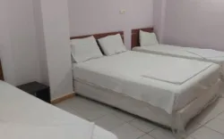 هتل آپارتمان شادناز یک قشم - اتاق 4 تخته (1 تخت 2 نفره 2 تخت 1 نفره)