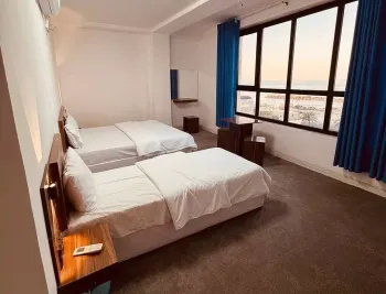 هتل آزادی قشم - اتاق 3 تخته (1 تخت 2 نفره 1 تخت 1 نفره)