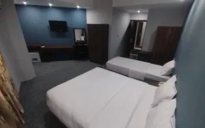 هتل سان سیتی قشم - اتاق 3 تخته (1 تخت 2 نفره 1 تخت 1 نفره)