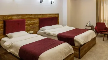 هتل آتامان قشم - اتاق 3 تخته (1 تخت 2 نفره 1 تخت 1 نفره)