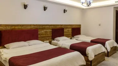 هتل آتامان قشم - اتاق 4 تخته (1 تخت 2 نفره 2 تخت 1 نفره)