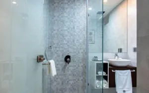 هتل آوینا قشم - سرویس بهداشتی و حمام