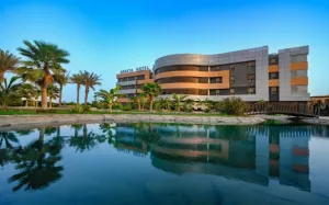 هتل آراکتا قشم - نمای بیرونی 