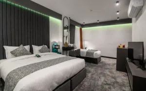 هتل آراکتا قشم - اتاق 3 تخته (1 تخت 2 نفره 1 تخت 1 نفره)