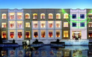 هتل قصرالضیافه مشهد - نمای بیرونی 