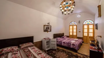هتل سنتی فانوس ویونا کاشان - اتاق 4 تخته (2 تخت 2 نفره)