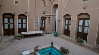 اقامتگاه بومگردی خانه نقلی کاشان - نمای محوطه