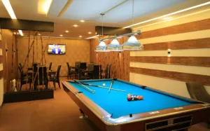 هتل ثامن مشهد - میز بیلیارد