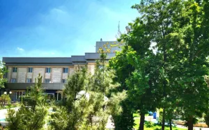 هتل ثامن مشهد - نمای بیرونی 