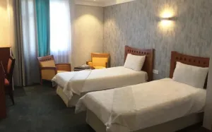 هتل ثامن مشهد - اتاق 2 تخته (2 تخت 1 نفره)