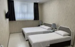 هتل آپارتمان شفق مشهد - اتاق 3 تخته (1 تخت 2 نفره و 1 تخت 1 نفره)